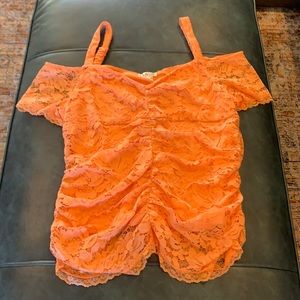 Venus peach lace, lined top